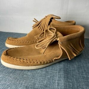 Minnetonka Bootie 7.5 Light Brown Venice Suede Leather Fringe Trim Hard Sole